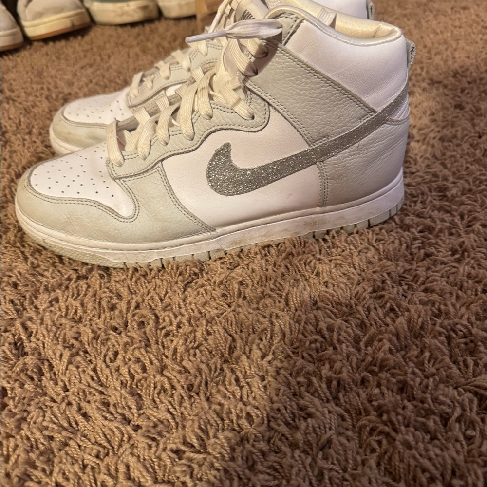 Nike women’s sneakers